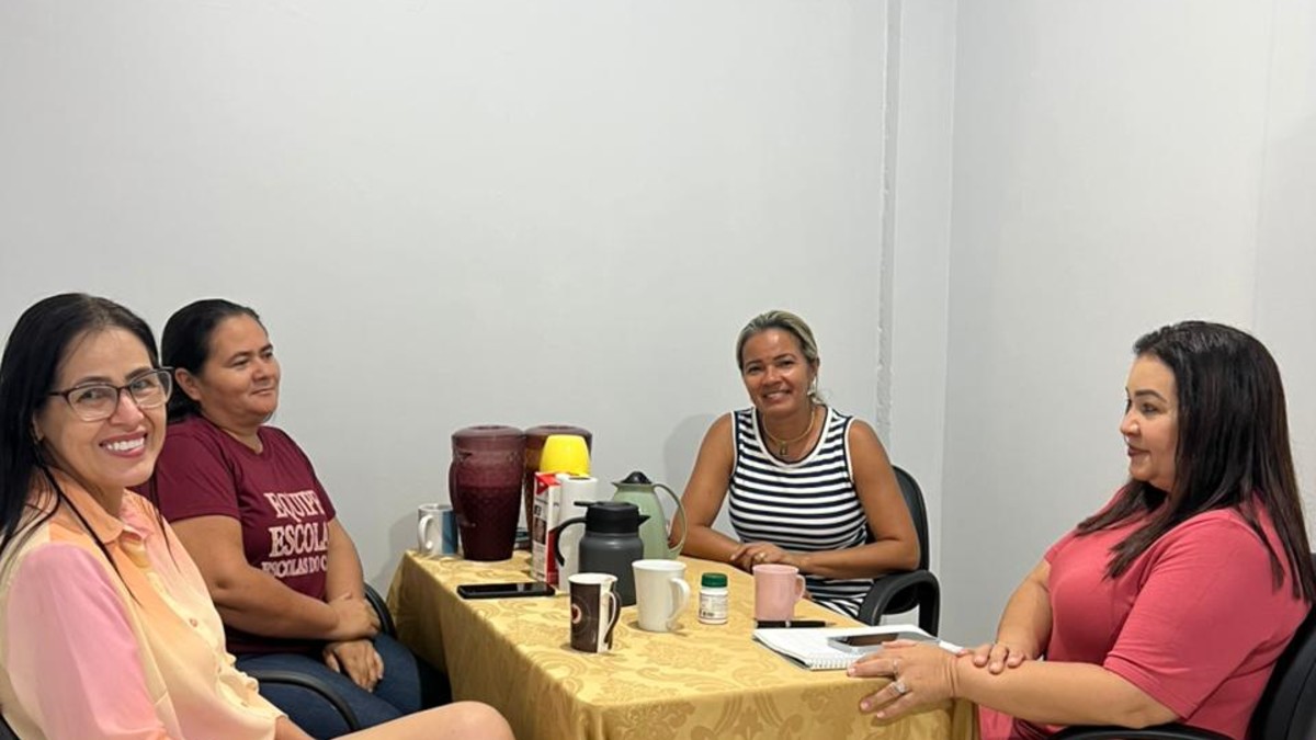 REUNIÃO COM DIRETORAS DAS ESCOLAS DA REDE MUNICIPAL DE ENSINO